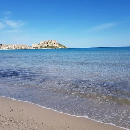 Idealement Situe Les Pieds Dans L'eau A Calvi Calvi (Corsica)