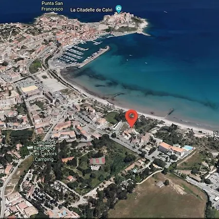 Idealement Situe Les Pieds Dans L'eau A Calvi *