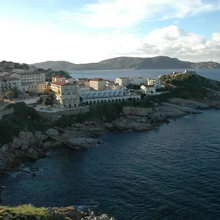 Apartment Idealement Situe Les Pieds Dans L'eau A Calvi *