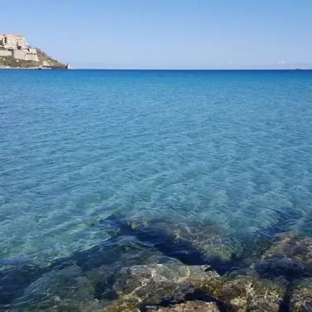 Idealement Situe Les Pieds Dans L'eau A Calvi * Calvi (Corsica)
